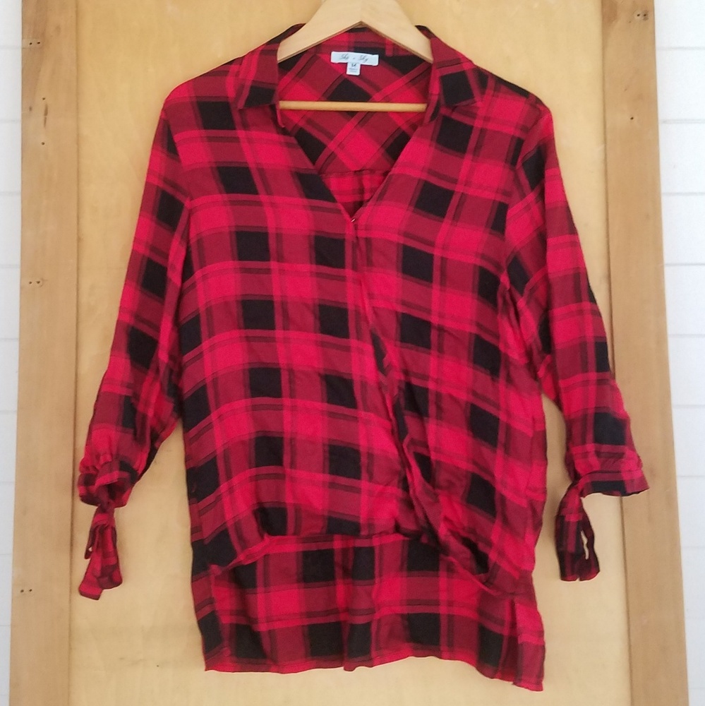 🍍3/$20 Buffalo plaid shirt